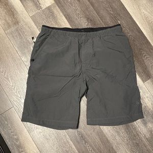 Men’s The North Face shorts